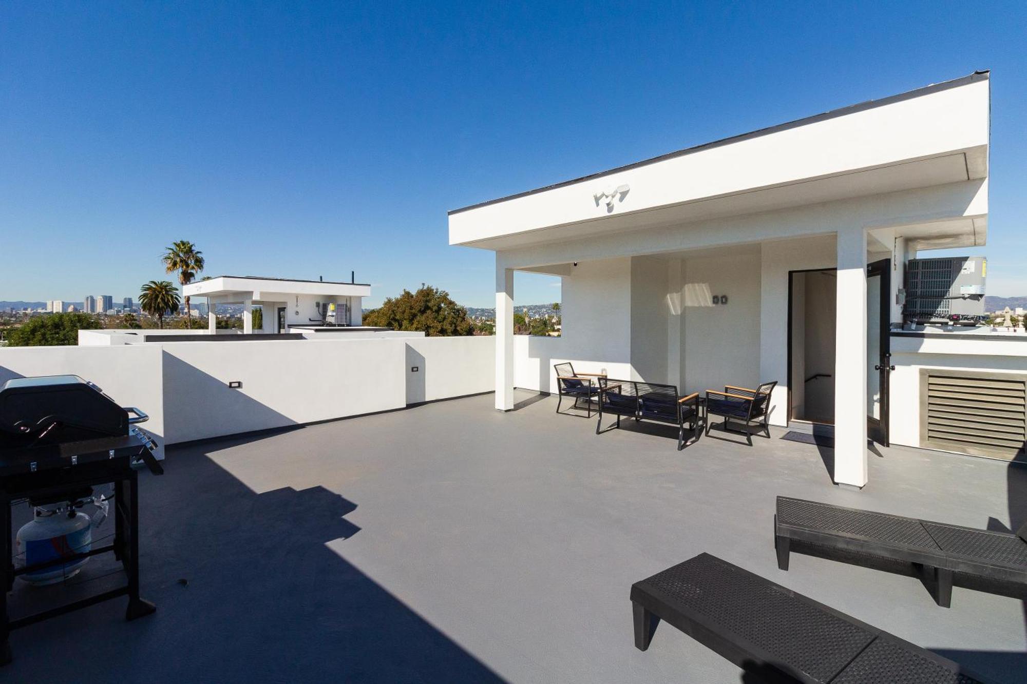 Brand New Modern 9 Bedroom Compound In Pickfair Village Casa de férias