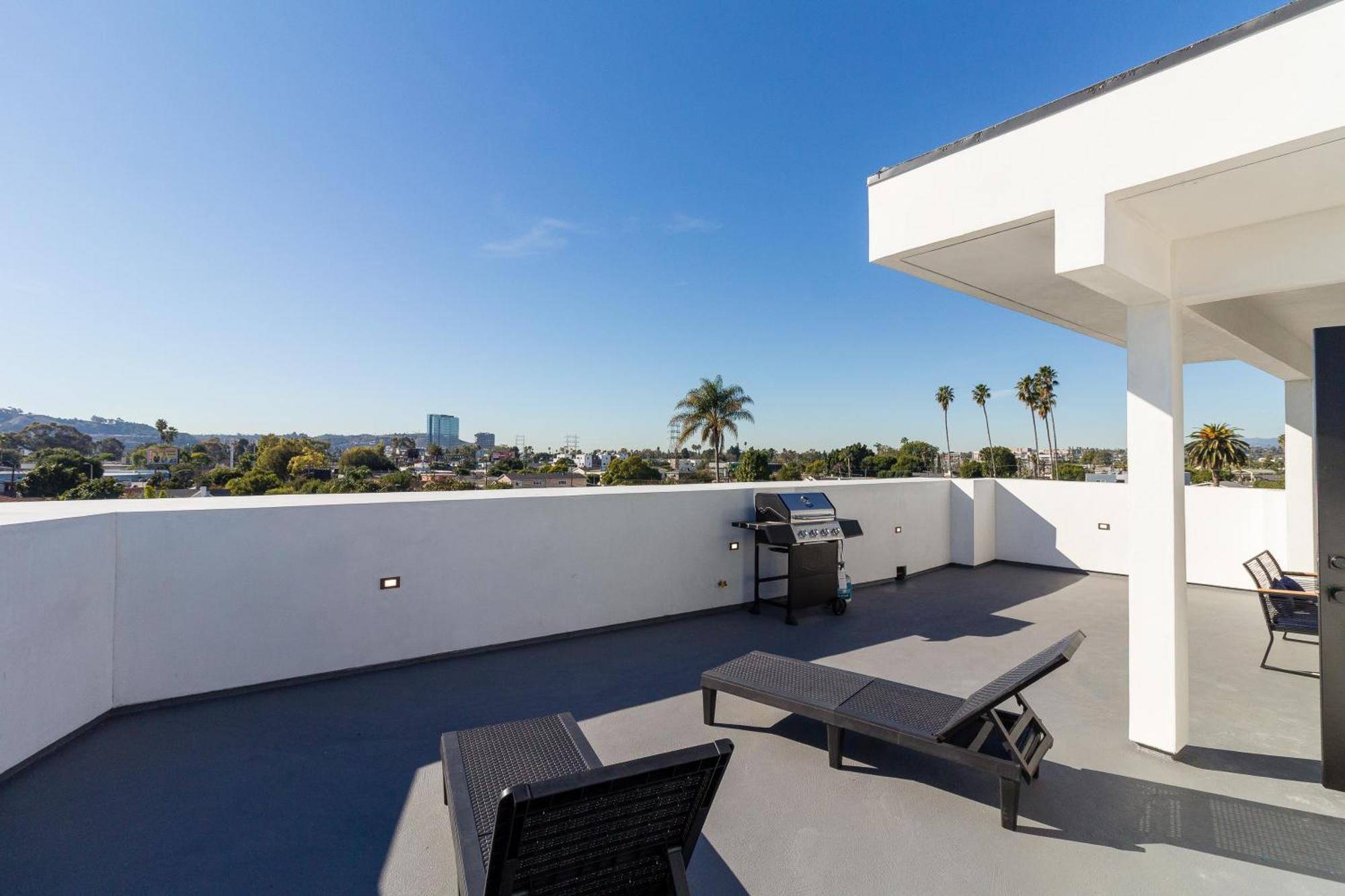 Casa de férias Brand New Modern 9 Bedroom Compound In Pickfair Village Los Angeles